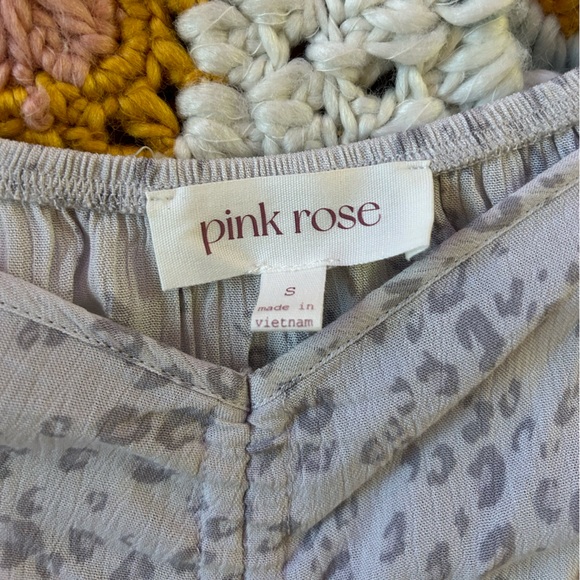 adorable cheetah print top ! 🩵 - Picture 2 of 5